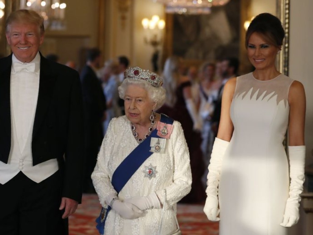 Мелания Трамп поразила эффектным белоснежным платьем (ФОТО)