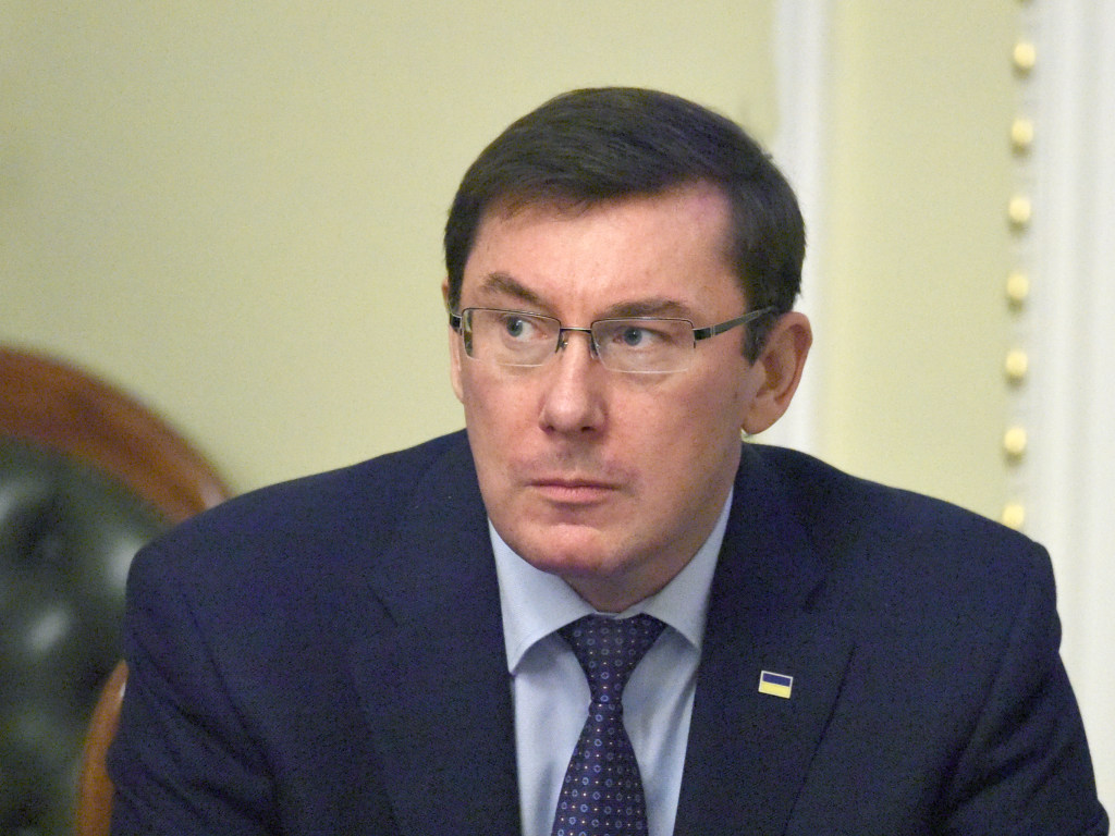 Луценко уйдет в отставку после завершения выборов – эксперт