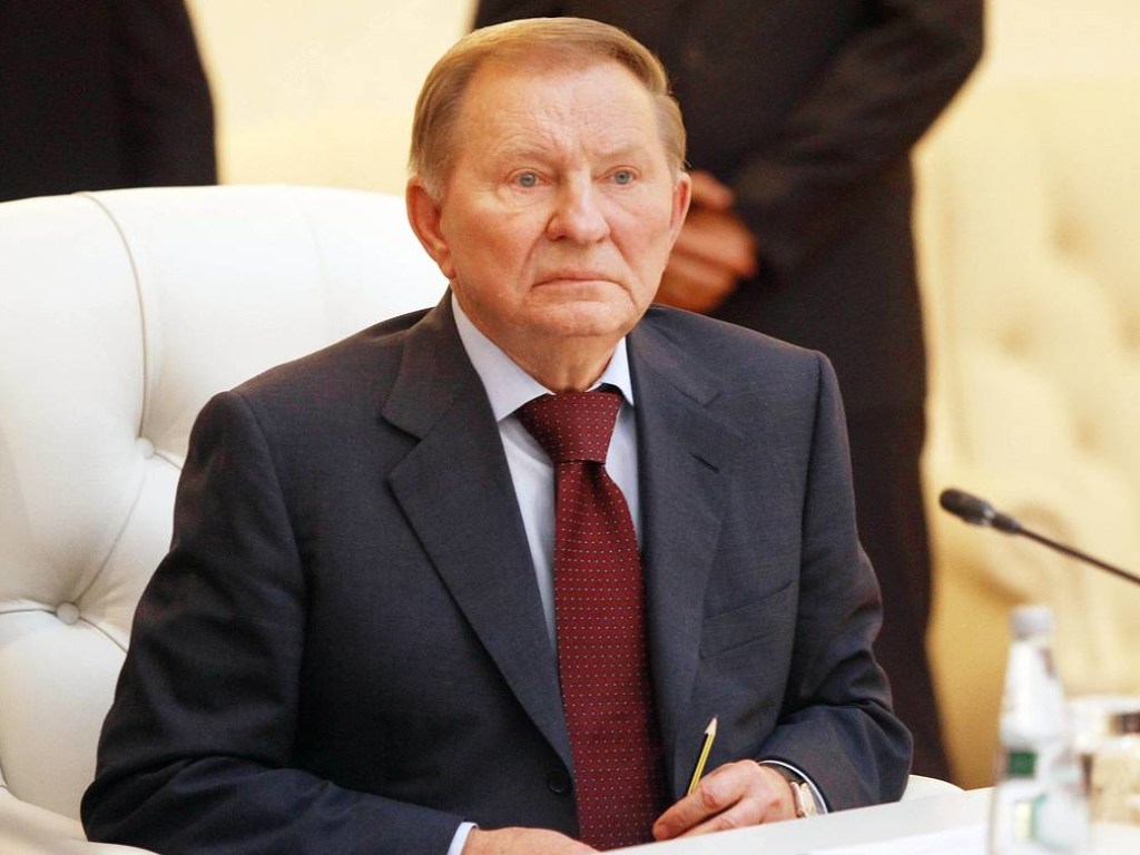 Кучма предложил в Минске снять блокаду с ОРДЛО