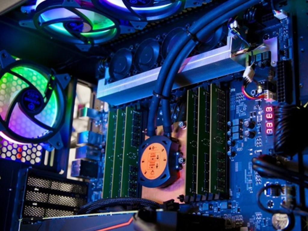 «Вот это аппарат!»:  Intel продемонстрировал сверхмощный процессор 