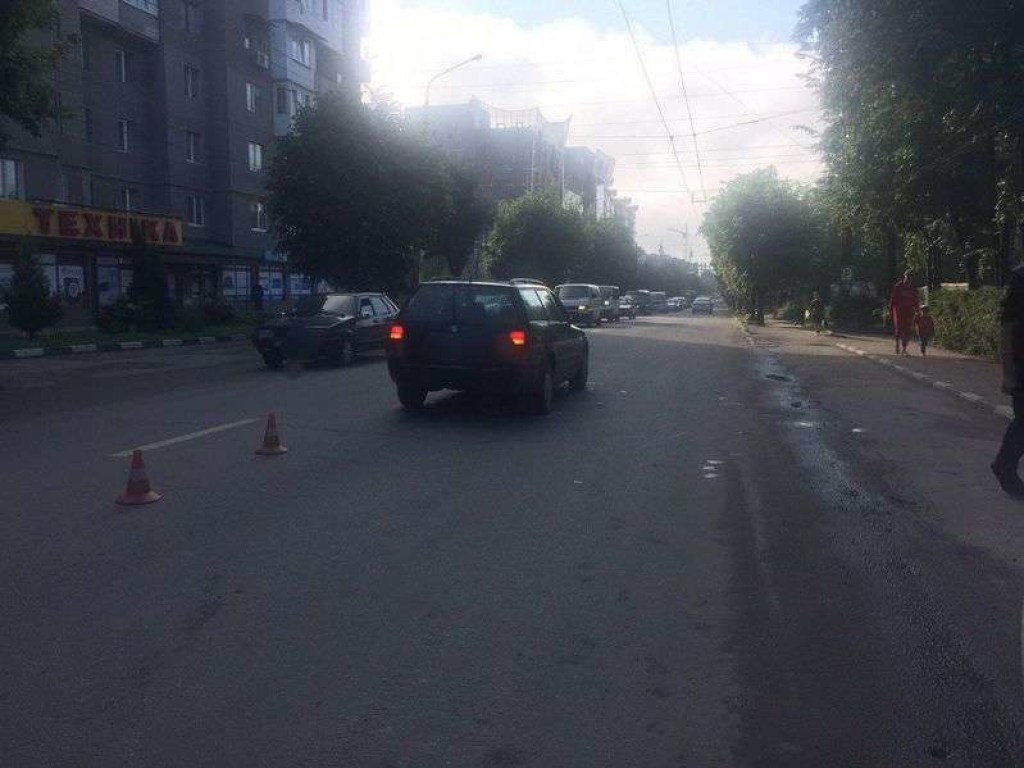 В Черновцах автомобиль сбил беременную женщину, которая перебегала дорогу (ФОТО)