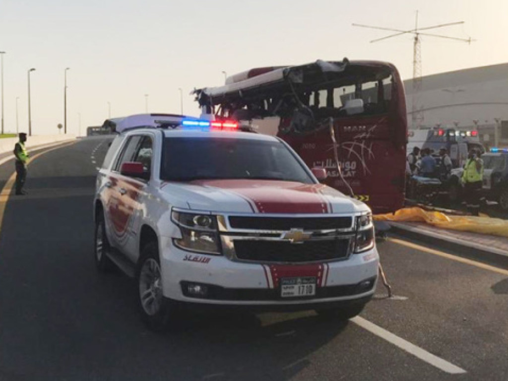 В Дубае разбился автобус с туристами: 17 погибших (ФОТО)