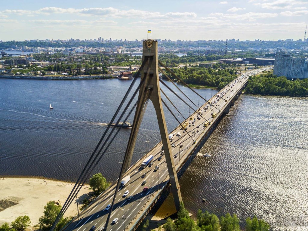 В Киеве на неделю частично перекрыли Северный мост