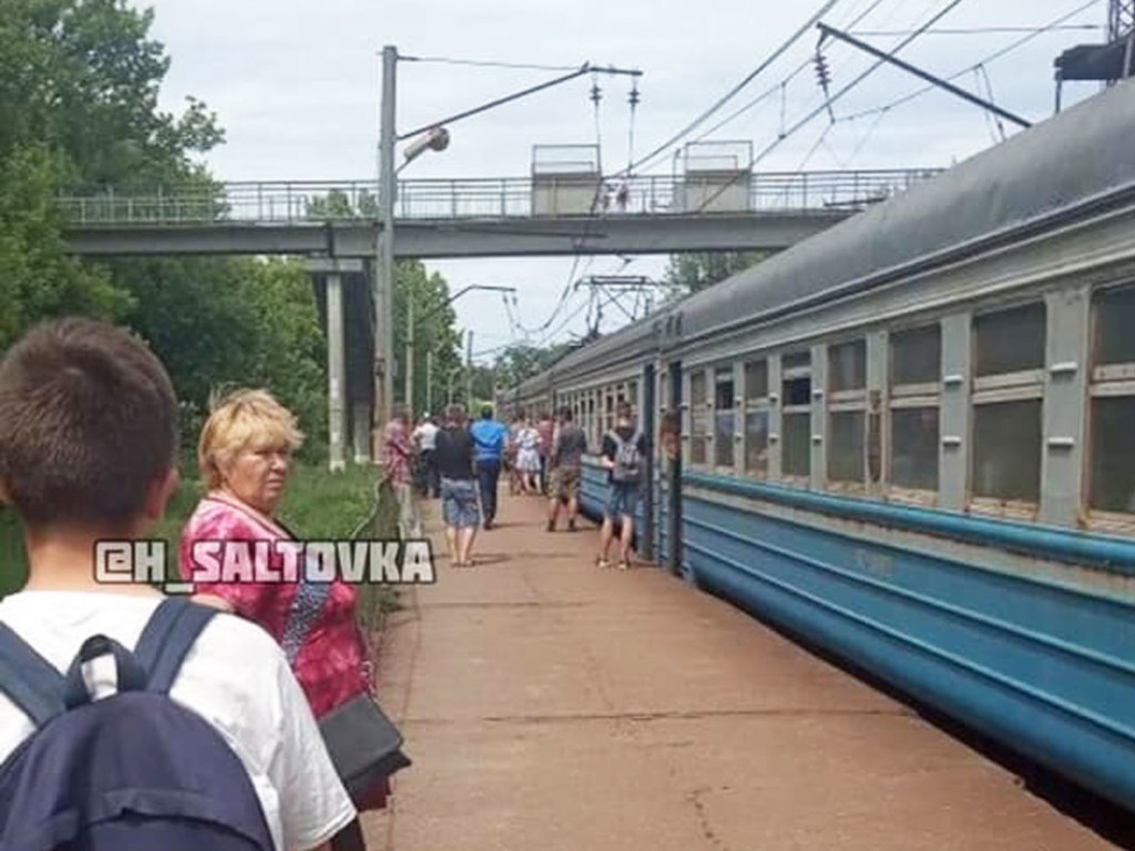 В Харьковской области загорелся вагон с людьми (ФОТО)