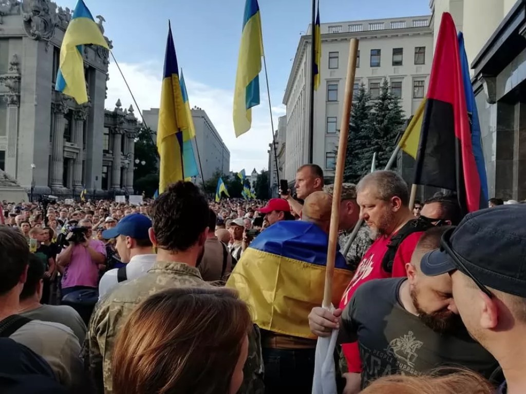«Подождет шаурма»: По АП начался пикет из-за заявлений Кучмы по Донбассу (ФОТО, ВИДЕО)