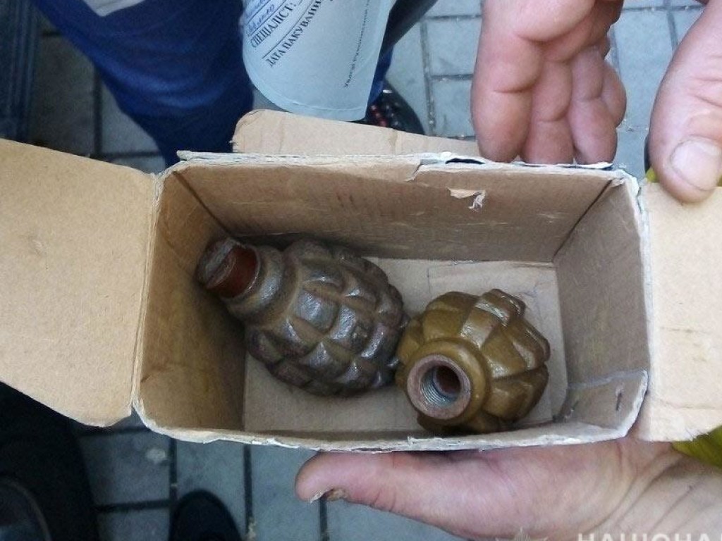 В подземном переходе Днепра женщина устроила продажу гранат Ф-1(ФОТО)