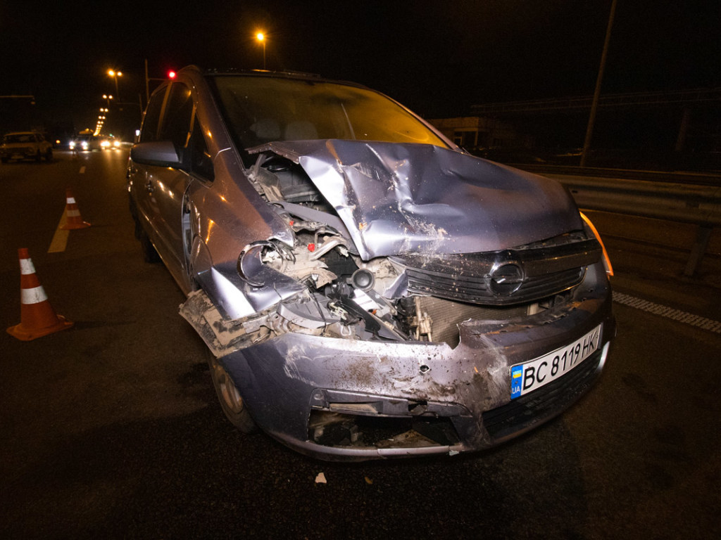На Житомирской трассе столкнулись грузовик, «Жигули» и Opel: трое пострадавших (ФОТО, ВИДЕО)