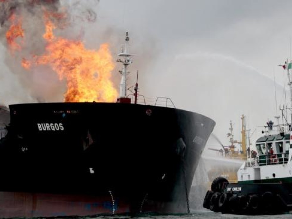 В российском порту прогремел взрыв на танкере: двое погибших