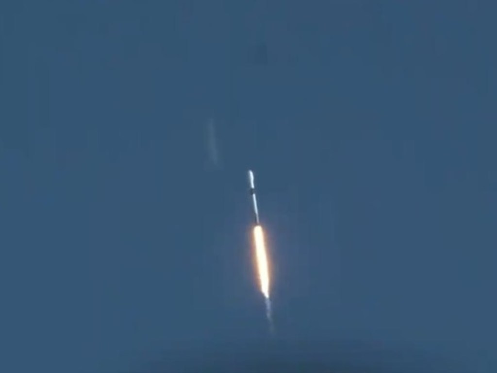 SpaceX запустила ракету Falcon 9 с тремя спутниками (ФОТО, ВИДЕО)