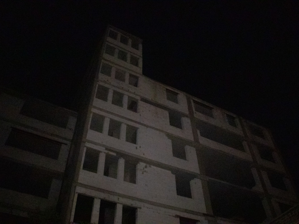 Трагедия на столичном Подоле: парень выпрыгнул с 9 этажа недостороя (ФОТО, ВИДЕО)