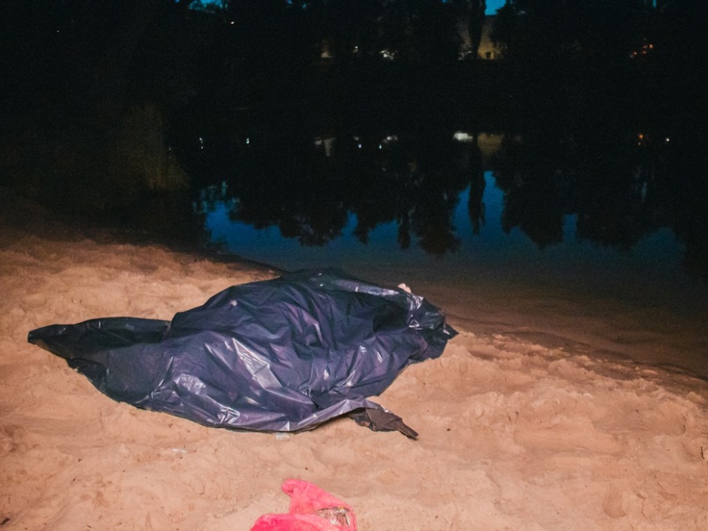 В Вербном озере в Киеве утонул пьяный мужчина (ФОТО, ВИДЕО)