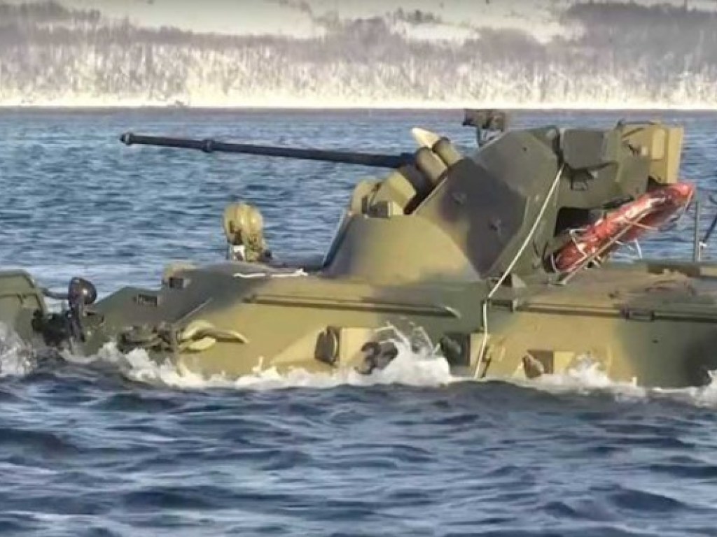 На учениях в РФ вместе с БТР утонул морской пехотинец &#8212; СМИ