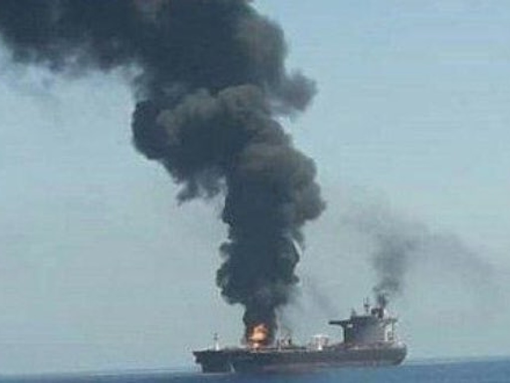 Взрывы на танкерах в Оманском заливе: появились подробности (ФОТО)