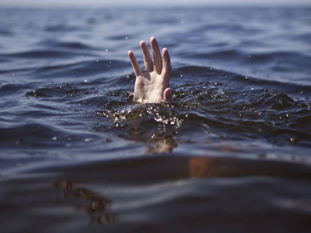 Ищут спасатели: На Киевщине в реке утонули молодая мать и 5-летний ребенок