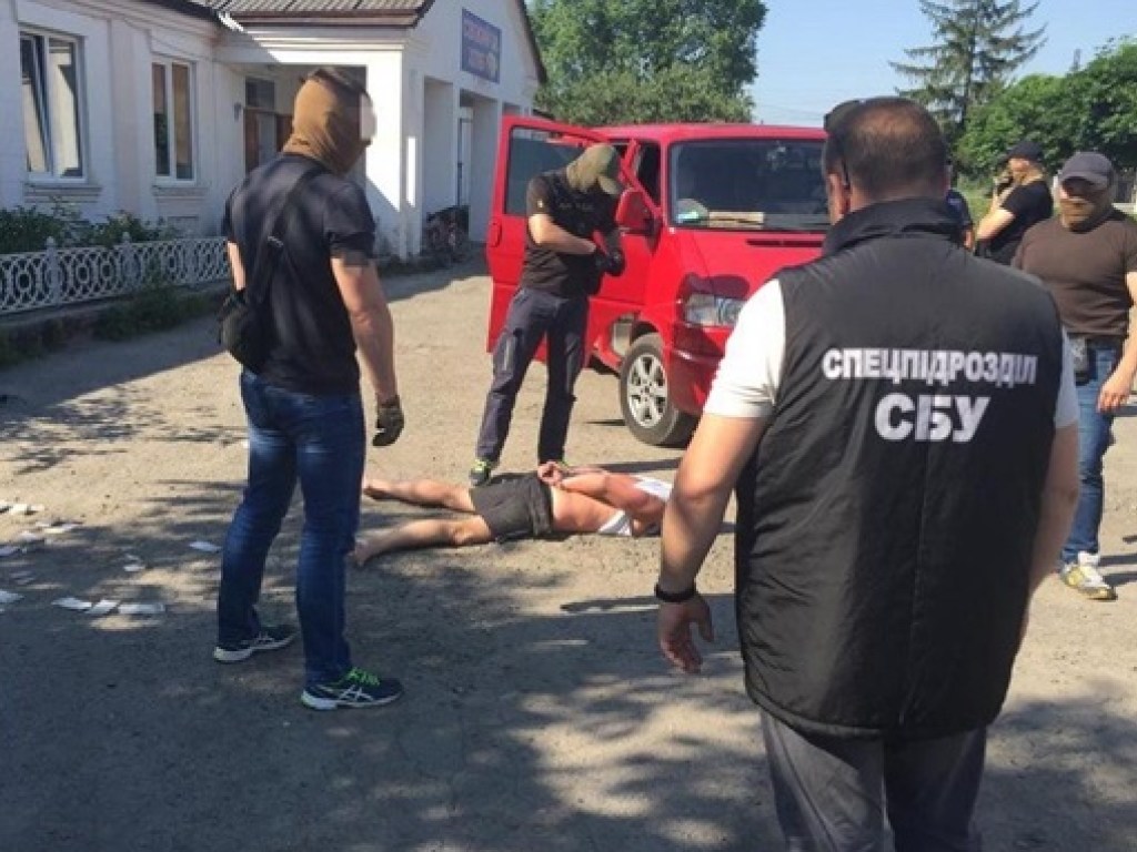 В Хмельницкой области СБУ задержала криминального «авторитета» за вымогательство (ФОТО)