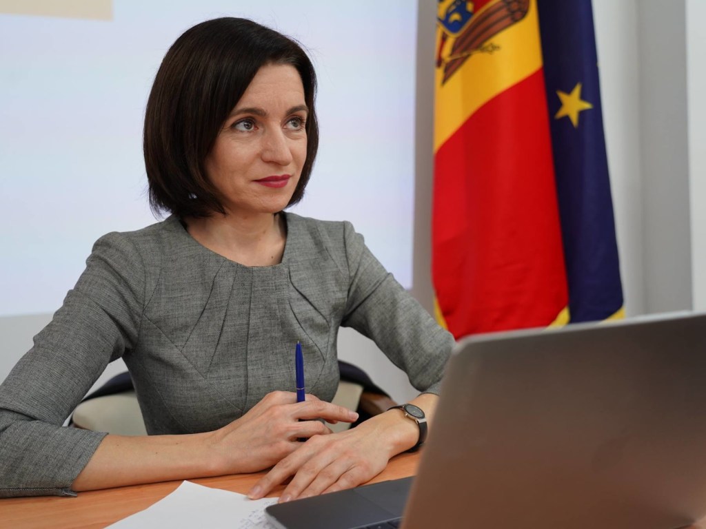Новый премьер-министр Молдовы потребовал отставки Конституционного суда
