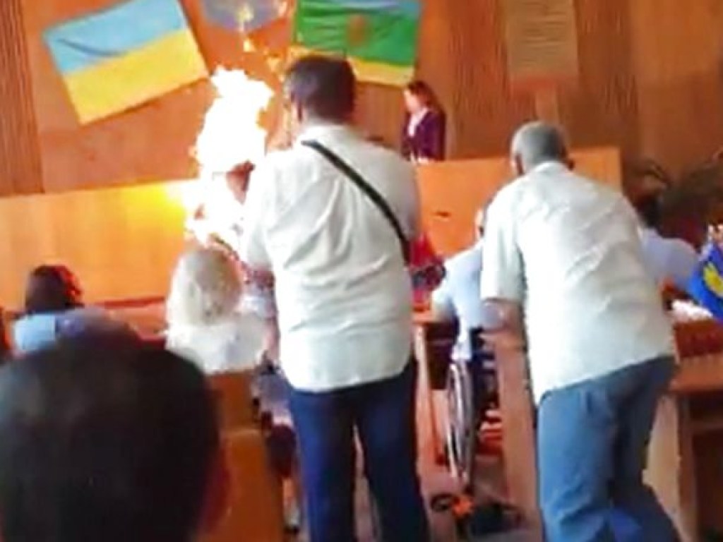 Попытка самосожжения в мэрии Бердичева: появились новые подробности инцидента