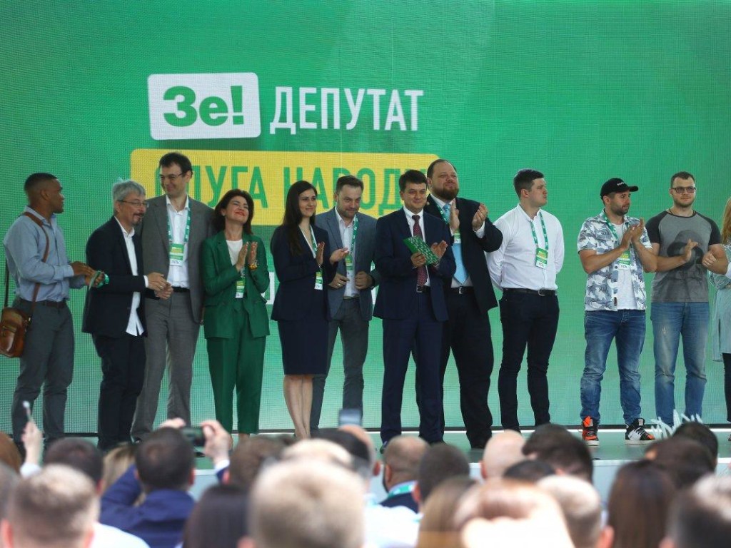 Назван лидер в рейтинге украинских партий