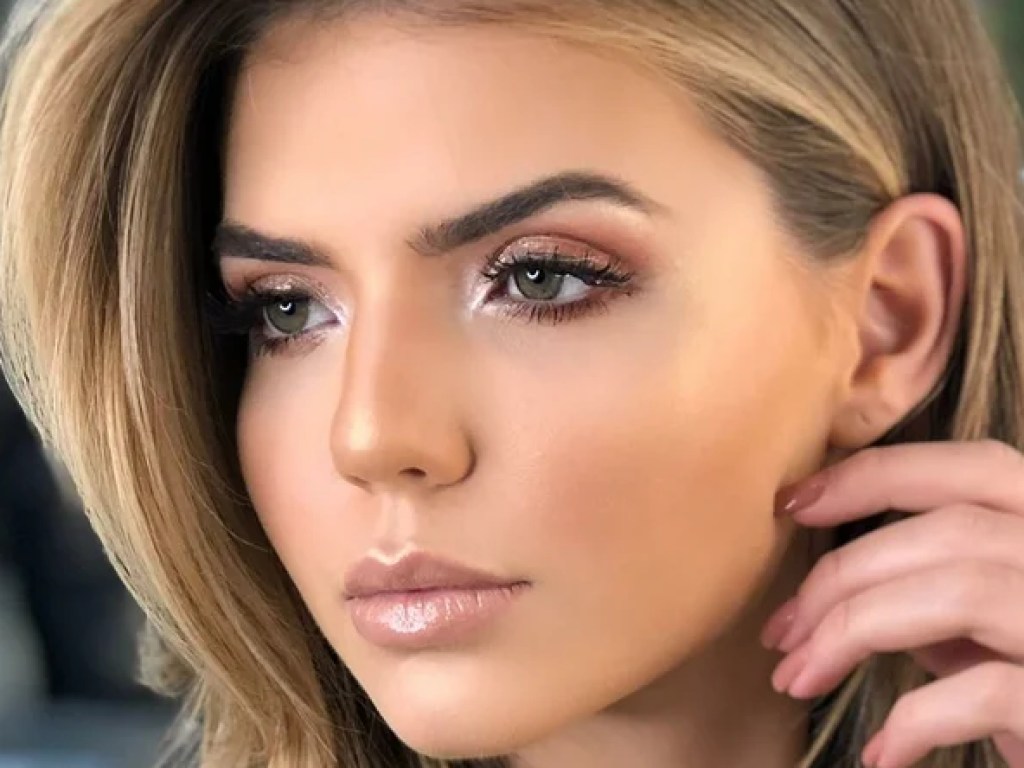 Тренд из 90-х: самый модный макияж 2019 года (ФОТО)