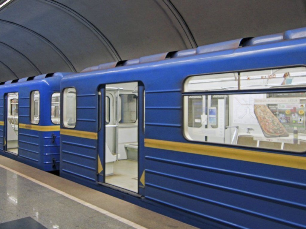 Из-за сообщений о минировании закрыли 4 станции столичного метро