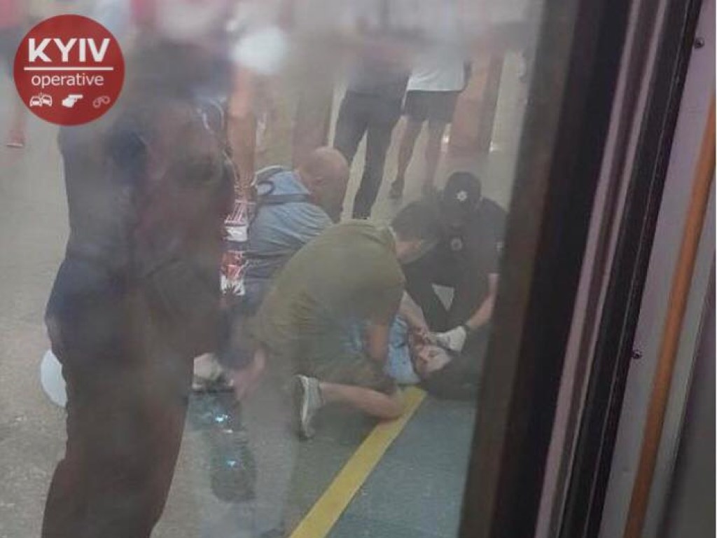 Кровавое ЧП в столичной подземке: поезд задел голову обездвиженного пассажира (ФОТО)