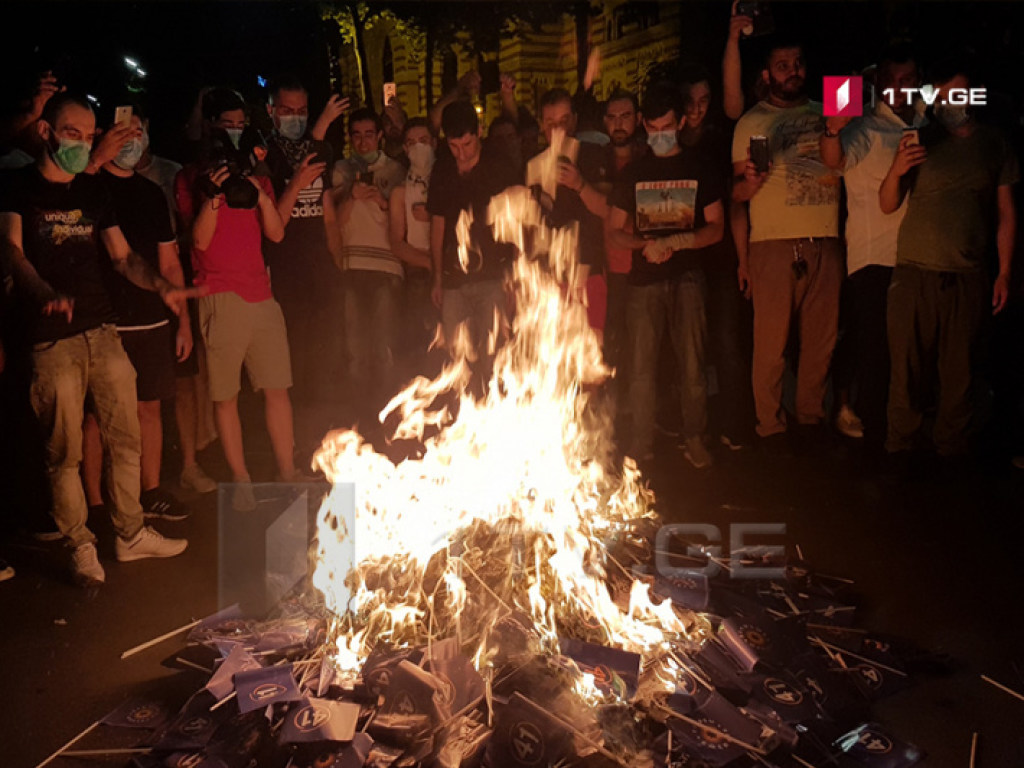 Протесты в Тбилиси: Появились фото погрома офиса правящей партии Грузии
