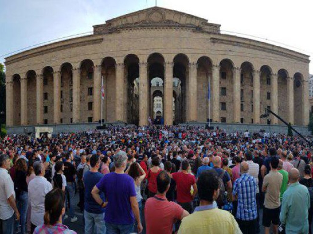 В Грузии возобновились акции протеста