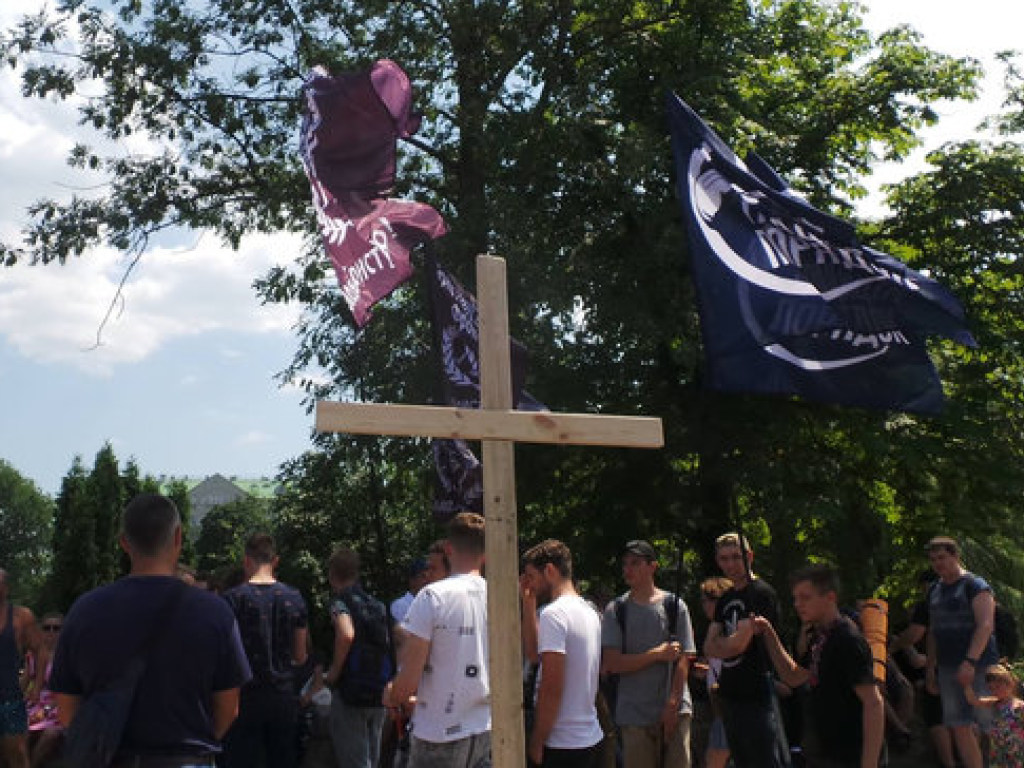 Националисты протестуют против гей-парада в центре Киева (ФОТО, ВИДЕО)