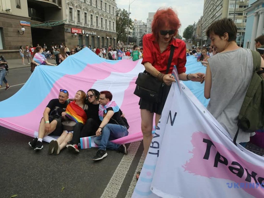 В Киеве начался Марш равенства: колонна направилась к станции метро «Площадь Льва Толстого» (ФОТО)