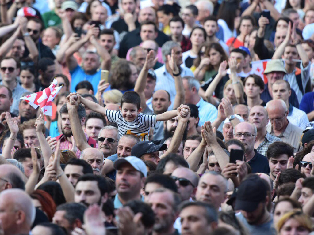 «Бунт на тонущем корабле»: что именно происходит в Грузии?