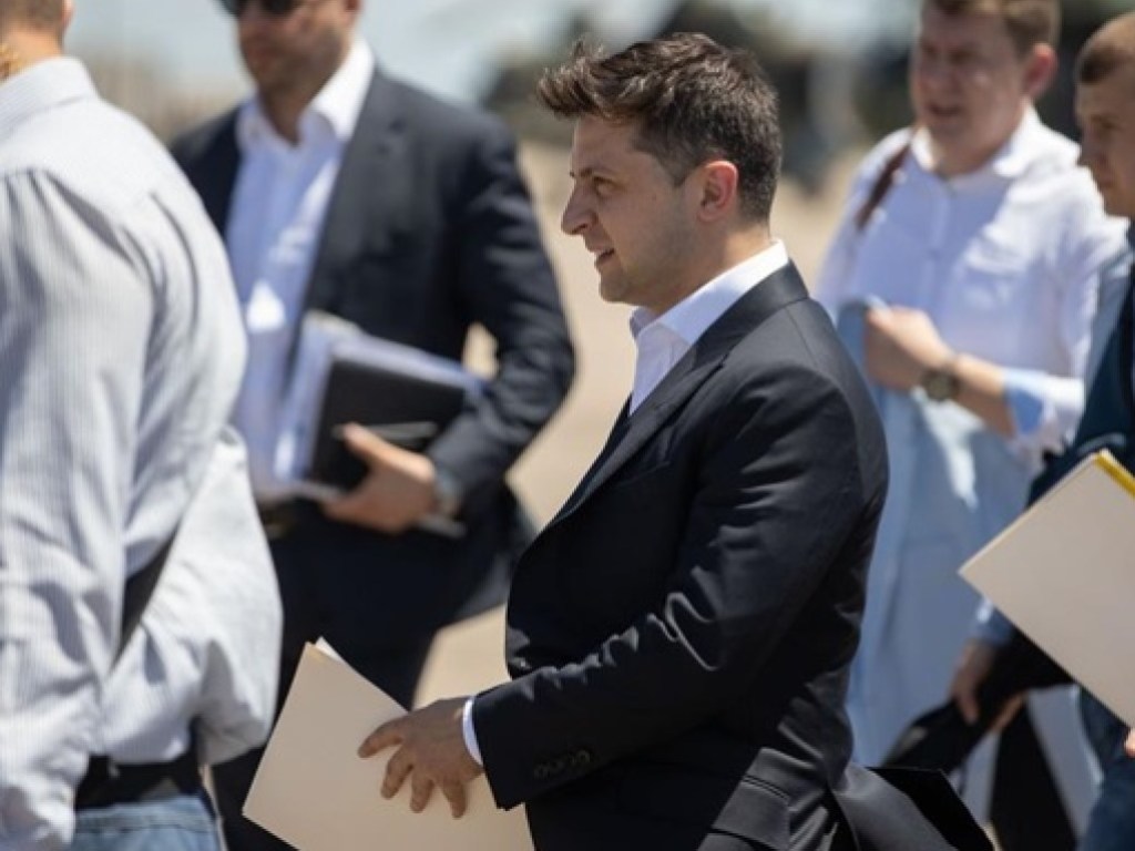 Зеленский уволил глав трех ОГА