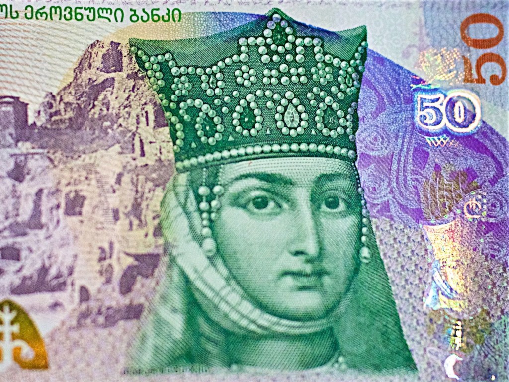 Беспорядки в Грузии обрушили местную валюту