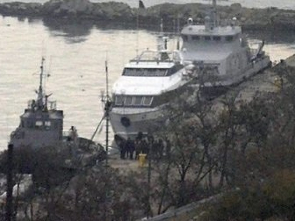 Из крымского порта исчезли корабли, захваченные в Керченском проливе – СМИ (ФОТО)