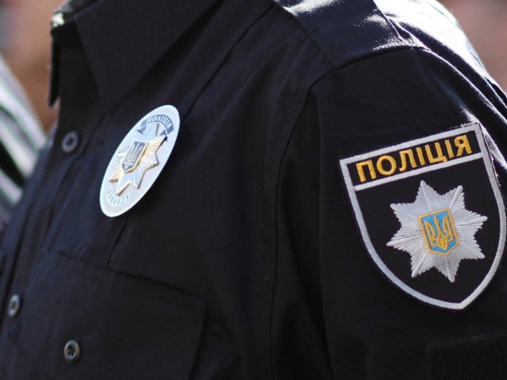 В Днепре мужчина приставал в подъезде к девочке