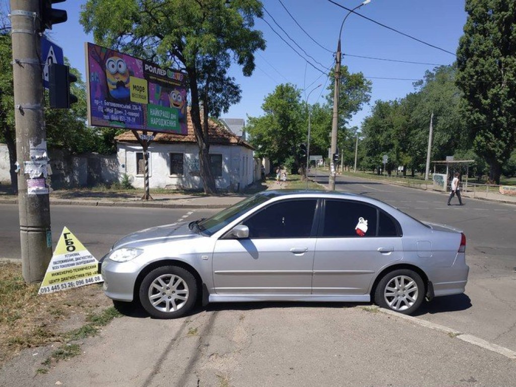 В Николаеве на перекрестке Volkswagen протаранил Honda (ФОТО)