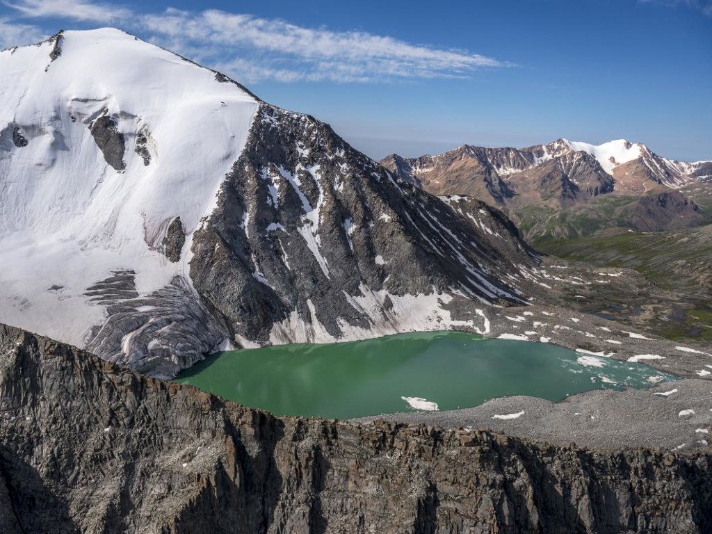 Найдены затерянные под ледниками озера