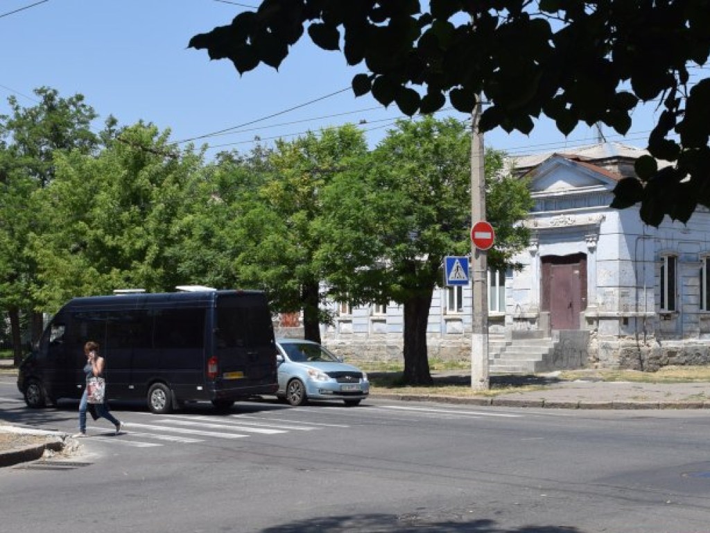 Водитель «Фольксвагена» едва не спровоцировал ДТП с маршруткой в Николаеве (ФОТО)