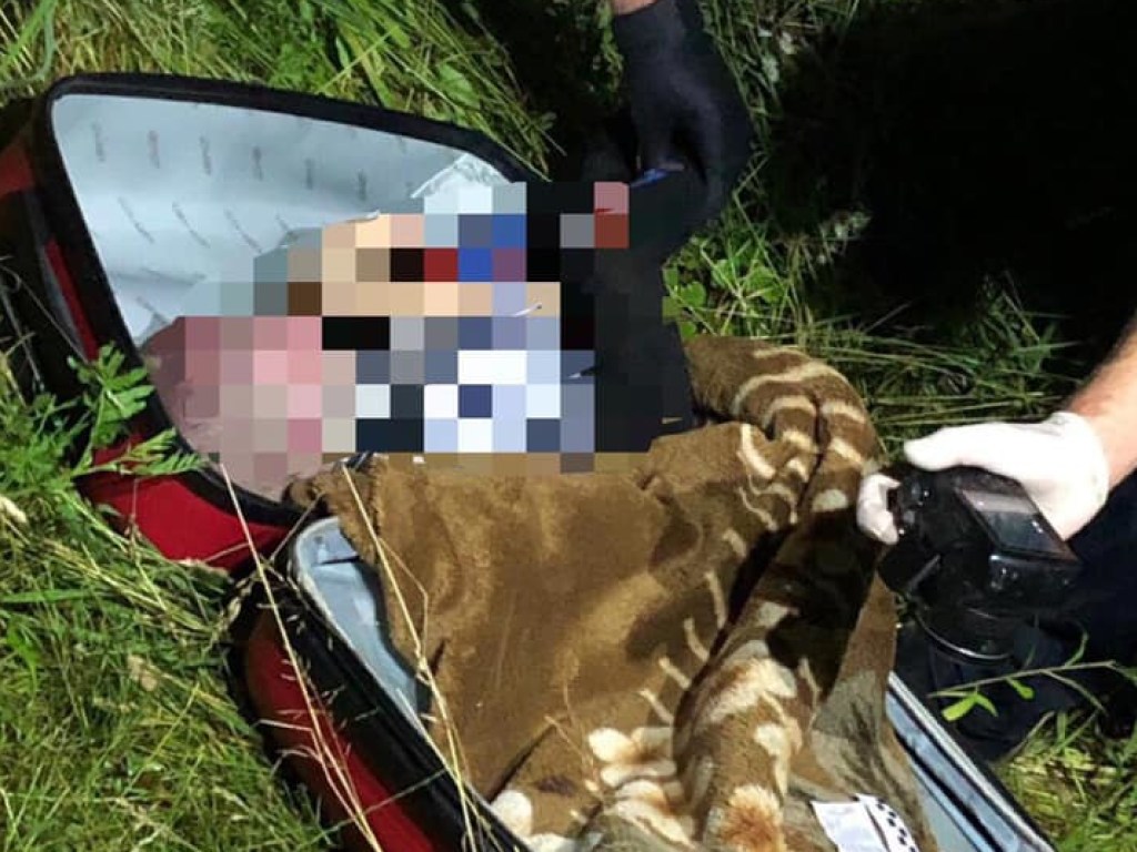 Полиция до сих пор разыскивает мать, труп ребенка которой нашли в чемодане в Черновцах
