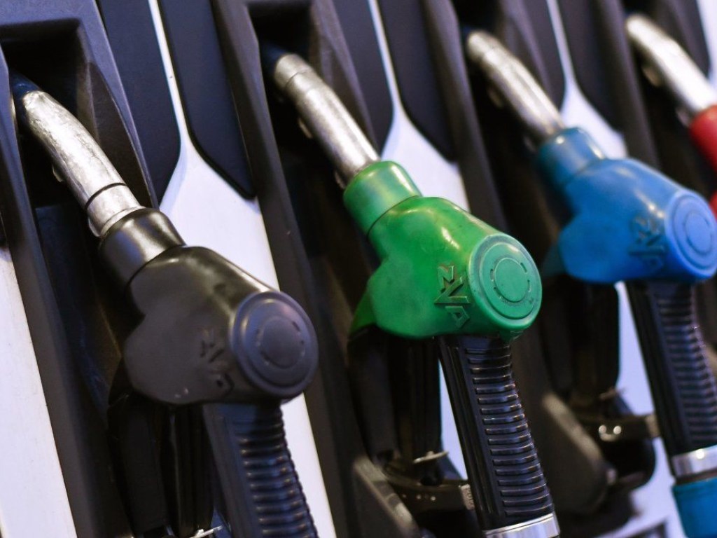 У Зеленского считают возможным снижение цен на бензин и дизтопливо