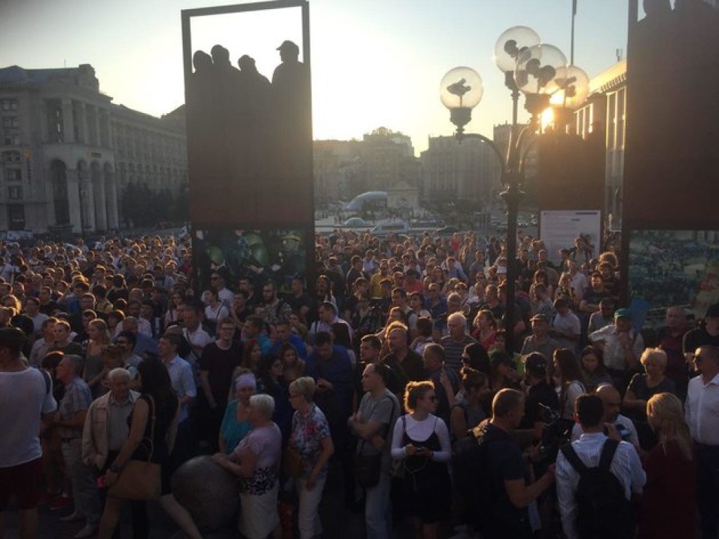 Протесты на Майдане против Шария и Клюева: Зеленского  хотят выставить слабым Президентом