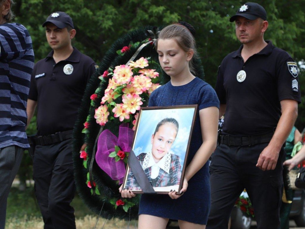 Убийство Дарьи Лукьяненко: Местные жители взбунтовались против семьи подозреваемого, отца Тарасова избили