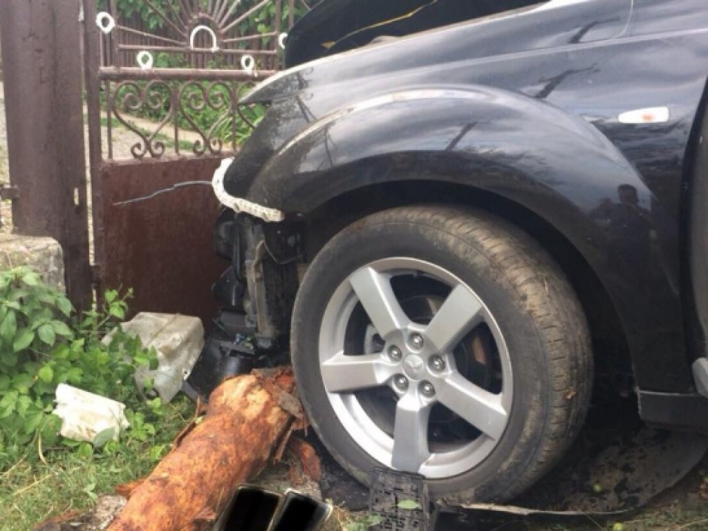 Под Ужгородом пьяный водитель Mitsubishi сбил 11-летнюю девочку: ребенок погиб