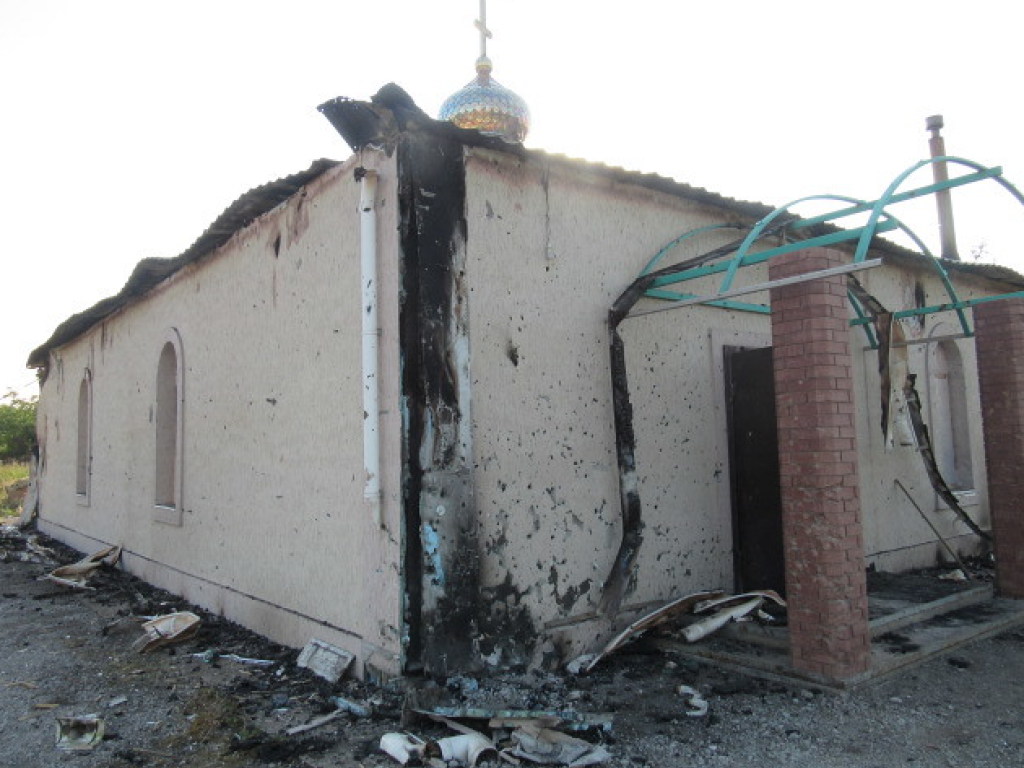 В Донецкой области в храм попал снаряд (ФОТО)
