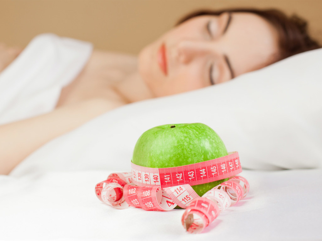 Как худеть во сне: Легкий способ сбросить лишние килограммы без жестких диет и спорта