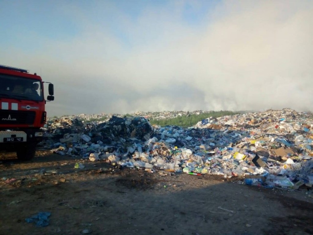 16 часов не могут потушить пожар: под Николаевом загорелся полигон бытовых отходов (ФОТО)