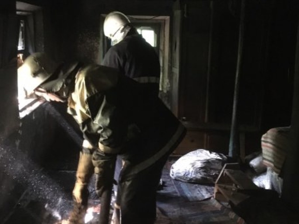 Под Кременчугом в сгоревшем доме нашли трупы женщины и парня (ФОТО)