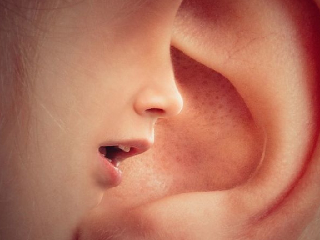 Ученые выяснили, почему люди слышат голоса в голове