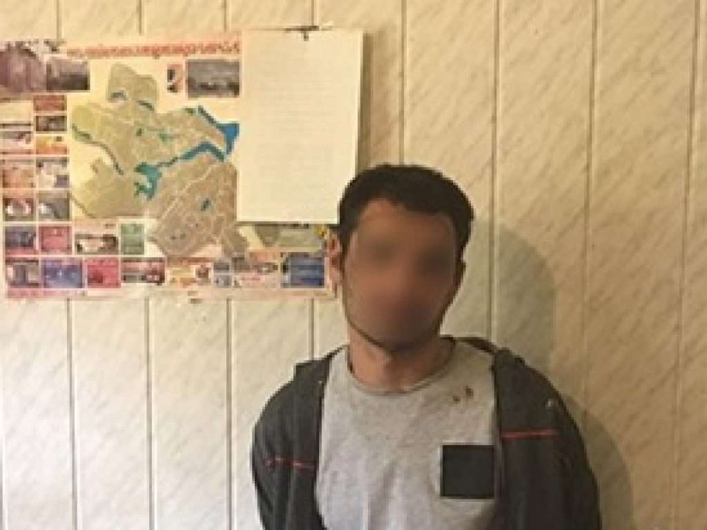 27-летний мужчина напал с ножом на полицейского в Черкасской области (ФОТО)