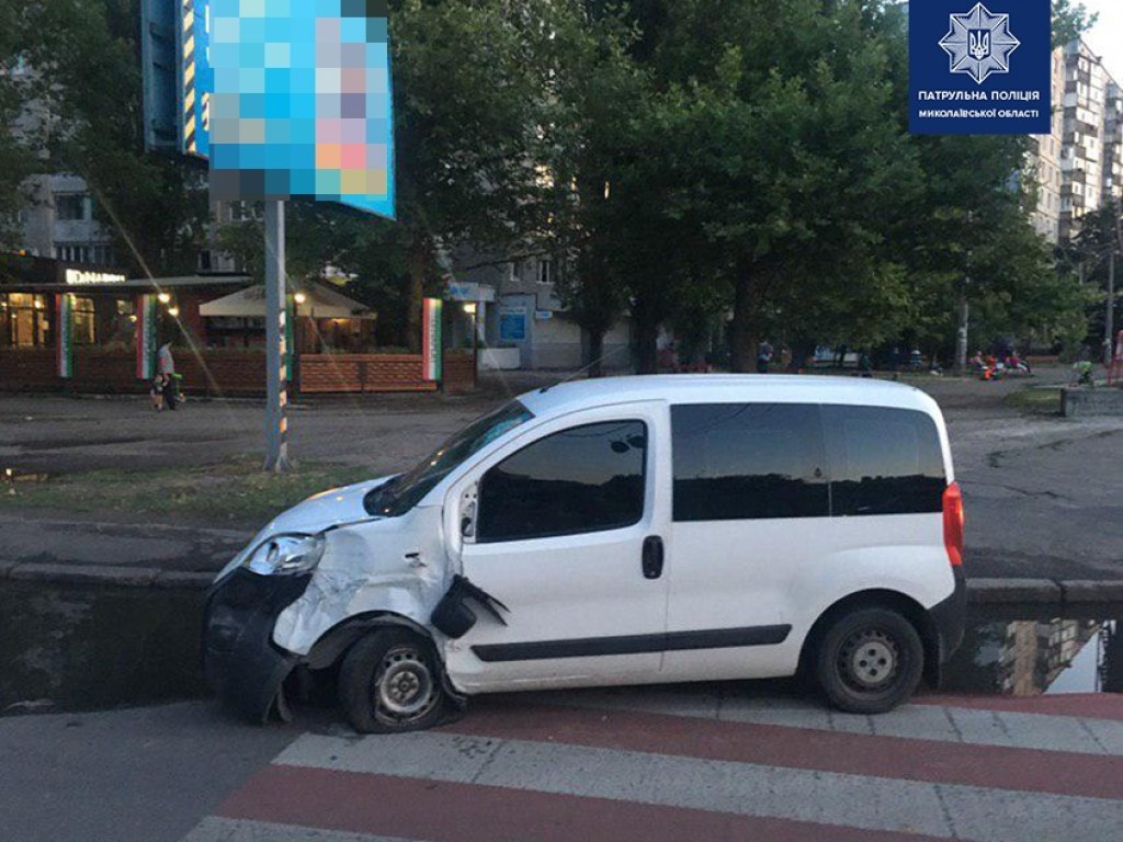 В Николаеве пьяный водитель бросался на людей после ДТП (ФОТО)