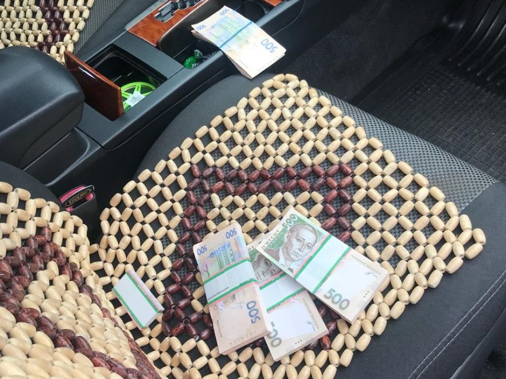 В Виннице СБУ задержала полицейского на взятке в 206 тысяч гривен (ФОТО)